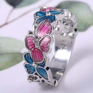 Elegante anello a forma di farfalla con fiori per donna, design in smalto colorato, gioielli alla moda per tutti i giorni - Product Image 6
