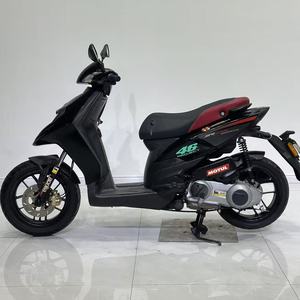 Priorité à la sécurité <span class=keywords><strong>Piaggio</strong></span> <span class=keywords><strong>Typhoon</strong></span> 150 Standard : ABS à double canal, freins à disque et cadre en acier stable pour des trajets sécurisés - Product Image 4