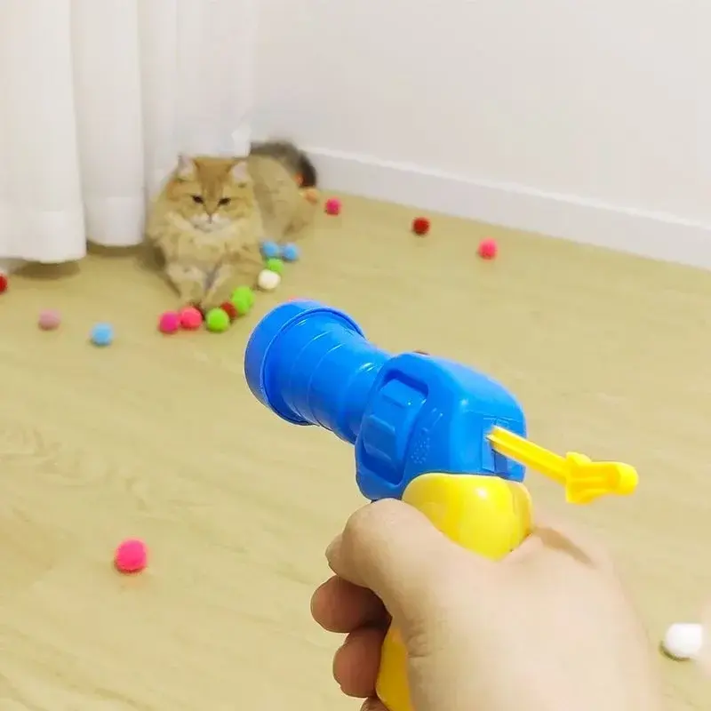 Pet Acessórios Lançamento Treinamento Cat Teaser Scratch Ball Kitten Pompoms Jogos Cat Plush Silent Ball Gun Interactive Toy Gun