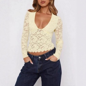 T-shirt da donna <span class=keywords><strong>attillata</strong></span> a maniche lunghe con scollo a V in pizzo traforato, stampa digitale, colore unico, sexy, Nuovi Arrivi 2026 - Vendita all'ingrosso - Product Image 2