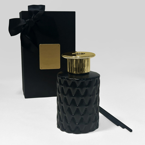 Nouvel ensemble cadeau de luxe diffuseur personnalisé en verre et plastique cylindrique noir mat gaufré diamant - Product Image 1