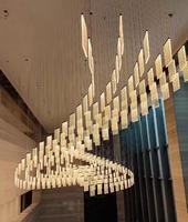 Lustre moderne en aluminium carré avec cristaux ondulés, télécommande, éclairage pour villa, économie d'énergie, personnalisable