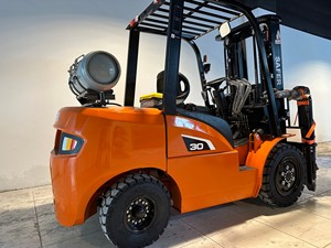Camión de 3 Toneladas y 3.5 Toneladas con Motor Japonés de Gasolina K25, Fabricado en China - Product Image 2