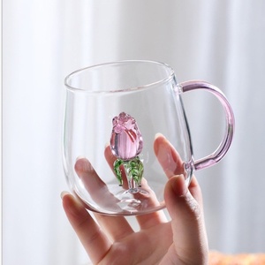 Copo de Vidro Transparente com Padrão 3D Personalizado, Caneca de Vidro Bonita para Bebidas e Café, Atacado de Fábrica - Product Image 6