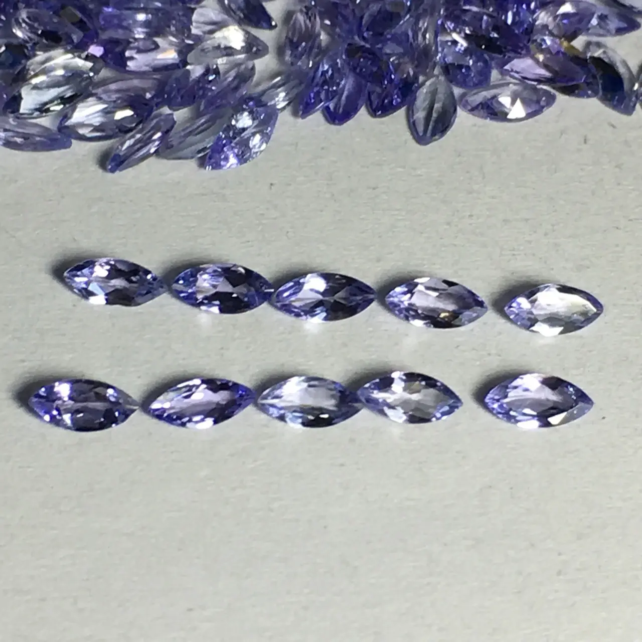 Accessori per la creazione di gioielli perline fantasia vendita calda occhi di cavallo a forma di blu viola naturale Tanzanite gemma perline