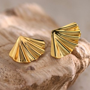 Boucles d'oreilles tendance en acier inoxydable doré pour femmes, multi-styles : coquillage, fleur, nœud, irrégulières, ondulées, étanches, pour usage quotidien, vente en gros - Product Image 6
