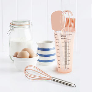 Ensemble d'outils de cuisson modernes pour la maison Spatule/<span class=keywords><strong>brosse</strong></span> en silicone 4 pièces/Fouet de 10 pouces/Grande tasse à mesurer en plastique de 450ML Grande tasse en plastique de 450ML - Product Image 2