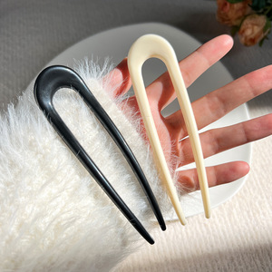 Pique à cheveux rétro en plastique couleur unie de 13 cm pour femme, accessoires en résine mate en forme de U, vente en gros - Product Image 3