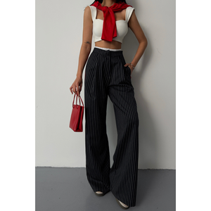 Pantalon décontracté pour femme bleu marine à rayures, taille basse, coupe droite, style cargo avec détails de rayures latérales respirantes - Product Image 1