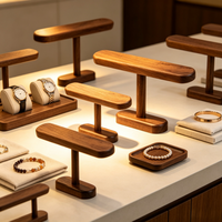 Stands pajangan jam tangan QingChuan ramah lingkungan dari kayu walnut, untuk gelang, perhiasan, dan perlengkapan toko ritel.