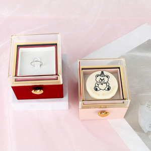 Caja de Joyería Giratoria Cuadrada Hecha a Mano para el Día de San Valentín con Diseño de Oso, Estuche Premium para Guardar Collares y Anillos, con Vela Electrónica Integrada, Creativa - Product Image 3