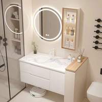 Rak Dinding Kamar Mandi Bergaya Krim dengan Cermin LED, Desain Khusus Pabrik, untuk Proyek Renovasi Kamar Mandi