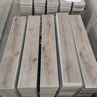 Carreaux de sol en vinyle laminé à dos sec résistant à l'usure Revêtement de sol en vinyle de luxe Plancher en vinyle Lvp en plastique