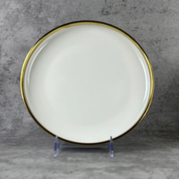 Lot de 32 pièces de vaisselle en porcelaine blanche gaufrée avec bordure dorée, élégant service de table européen en céramique, assiettes, bols et tasses à café