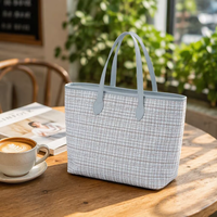 Sac fourre-tout personnalisé en tweed bleu à carreaux avec fermeture magnétique, sac à main portable d'extérieur avec poignée en cuir, vente en gros sur mesure