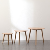 Design moderne table basse triangulaire en bois MDF à trois pieds en chêne pour le salon