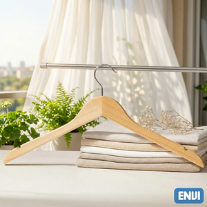 Cintres de luxe en bois massif – Organisateur de garde-robe haut de gamme – Présentoir de vêtements durable pour boutique et hôtel – En promotion - Product Image 1