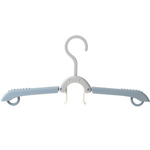 ไม้แขวนเสื้อพลาสติก PP แบบพับได้ สีพื้น สำหรับใช้ในบ้าน พกพาสะดวก เหมาะสำหรับกระเป๋าเดินทาง - Product Image 6