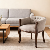 Fauteuil capitonné de style campagnard français avec pieds cabriole sculptés, fauteuil d'appoint en tissu crème Poltrona pour salon