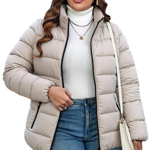 Veste matelassée minimaliste pour femmes, col montant neutre en polyester avec une précision allemande et une silhouette chaude et élégante - Product Image 3