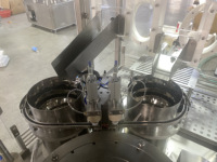 Máquina Automática de Llenado de Líquidos en Jeringas con Tapado al Vacío