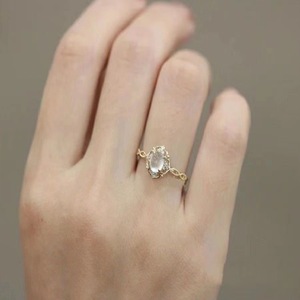 Anillo Retro Personalizado <span class=keywords><strong>de</strong></span> Alta Gama con <span class=keywords><strong>Piedra</strong></span> Lunar Romántica y Diseño Hueco Tejido <span class=keywords><strong>para</strong></span> Joyería Femenina - Product Image 4
