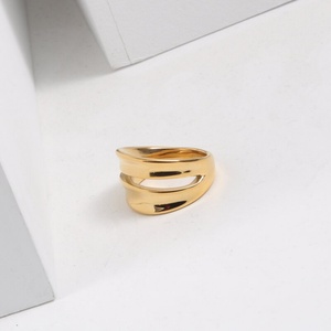 Anillo de Doble Capa Chapado en Oro de 18K de Alta Gama, Joyería Resistente al Deslustre, Anillos de Acero Inoxidable para Mujer - Product Image 5