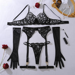 Ensemble de Lingerie Sexy Personnalisable en Dentelle Noire pour Femme – Soutien-Gorge Transparent Évidé, Culotte et Porte-Jarretelles – Ensemble 4 Pièces de Sous-Vêtements à Bretelles - Product Image 5