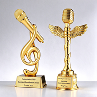 Trophée en résine dorée en forme de microphone avec logo gravé sur mesure, récompense pour concours de musique, discours de maître de cérémonie, performance de talent, souvenir