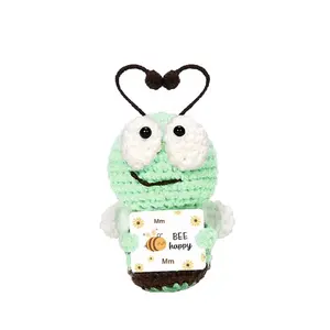 Muñeca de Ganchillo Hecha a Mano con Diseño de Abeja Abrazando un Girasol, Serie Positiva, Venta Caliente - Product Image 5