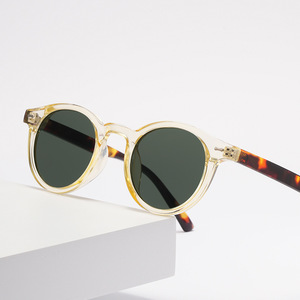 Gafas de Sol Redondas Retro Unisex con Montura Completa, Lentes Degradadas, 100% Protección UV, Estilo Casual para Adultos - Product Image 5