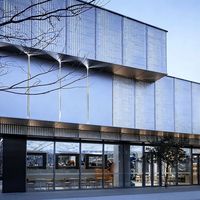 Panneau de mur rideau en aluminium de luxe moderne pour bâtiment commercial, aluminium 3003 5052 5083 pour application en centre commercial