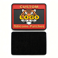Patchs personnalisés en PVC avec logo 3D, attaches auto-agrippantes, thermocollants, en silicone, étiquettes souples en caoutchouc pour vêtements, sacs, chapeaux