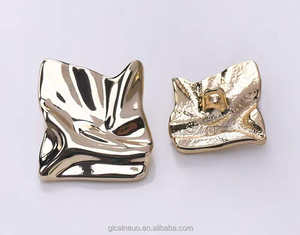 Botón Metálico Irregular Dorado 3D de Aleación de Zinc, Botón de Cuerno Cuadrado con Baño de Oro, Botones de Metal Ecológicos con Vástago y Cuentas - Product Image 1