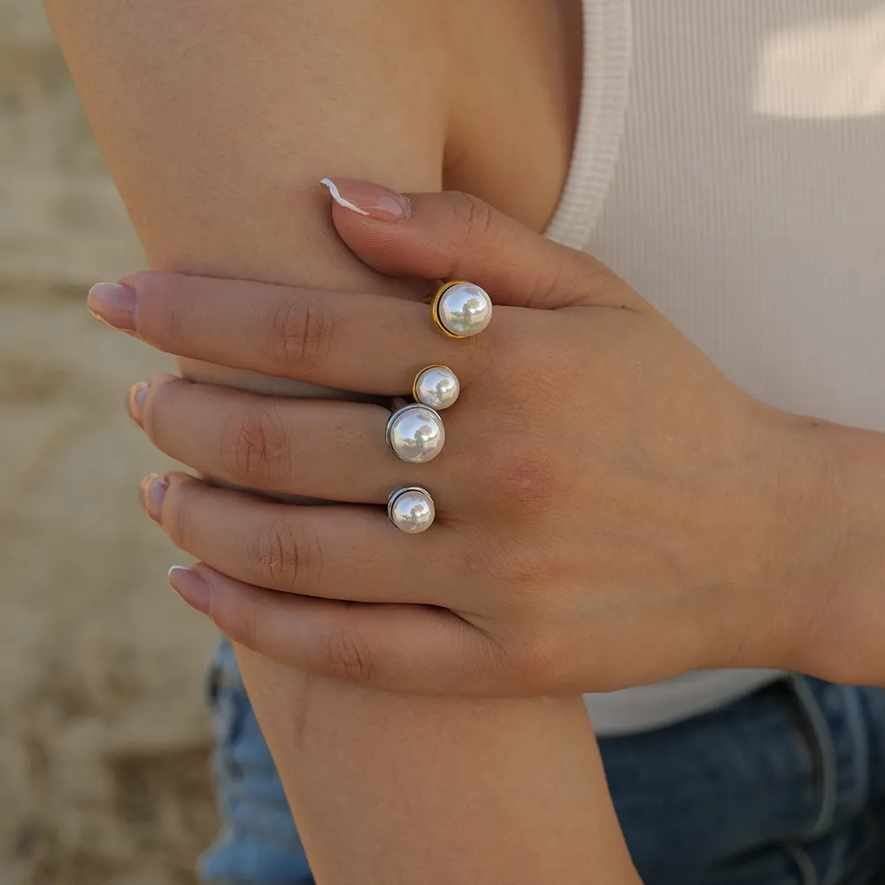 Nouvelle arrivée Bague ouverte empilable géométrique en acier inoxydable plaqué or 18 carats avec deux perles blanches pour filles