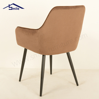 Chaise de salle à manger moderne en velours avec pieds en métal noir, revêtement durable pour la maison et la restauration
