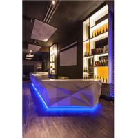 Comptoir de bar moderne en forme de diamant blanc avec éclairage LED, table en surface solide, mobilier de bar pour hôtel