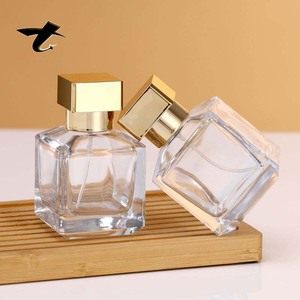 Flaconi di Profumo in Vetro Trasparente da 70ml, Forma Quadrata Unica, Tappo Dorato, Capacità 100ml, Serigrafia, Erogatore a Pompa - Product Image 2