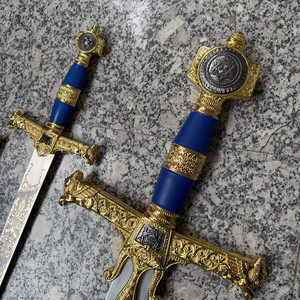 Menorah Judía de Metal de 118 cm de Largo, Espadas Templarias Masónicas Medievales de Acero Real - Product Image 3
