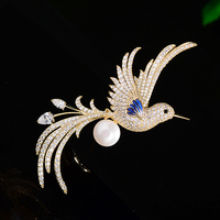 Broche Micro-Incrustée de Zircons Sunbird, Luxe Léger, Perle d'Eau Douce, Fleur d'Oiseau, Décoration de Banquet, Bijou de Poitrine