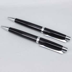 Bolígrafo de Lujo Plateado con Diseño Retorcido, Bolígrafo de Metal Promocional con Logotipo de Marca de Auto, Punta de 1.0 mm, Tinta Negra - Product Image 3