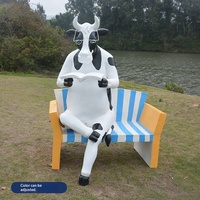 Fauteuil de loisirs en fibre de verre fait main à motif vache de dessin animé et ornement décoratif pour extérieur, ranch et jardin