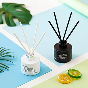 Luxus benutzer definierte schwarz weiß Glasflasche 2 Stück Set aromatisches ätherisches Öl Parfüm Duft Stick Home Room Reed Diffusor