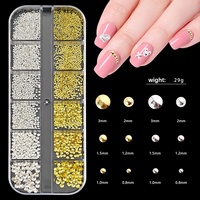 12 compartiments de breloques métalliques mixtes pour ongles (dorées et argentées, nœuds, papillons, étoiles, rivets, perles, tranches) pour la décoration DIY des ongles en salon de manucure