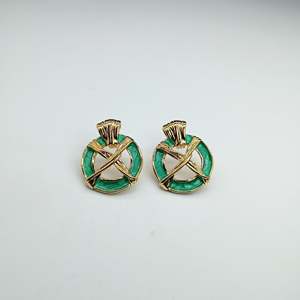 Pendientes de Moda con Diseño Circular en Acero Inoxidable 316L con Baño de Oro PVD y Esmalte Verde - Product Image 1