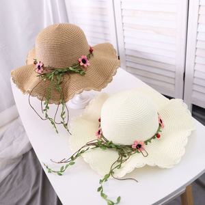 Chapeau de soleil en paille à large bord avec logo personnalisé, motif floral pour enfants, protection UV, idéal pour les vacances à la plage, vente en gros - Product Image 5