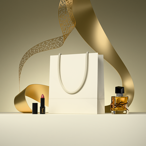 กระดาษแข็งสีดำคุณภาพสูงสำหรับบรรจุภัณฑ์เสื้อผ้า ชุดชั้นใน รองเท้า และถุงช้อปปิ้งของขวัญ พร้อมโลโก้แบรนด์ตามสั่ง - Product Image 1