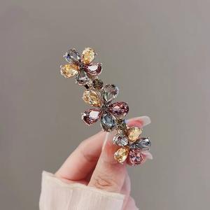 Élégante épingle à cheveux coréenne haut de gamme en cristal pour les mamans, idéale pour les coiffures semi-chignons, ornée de strass étincelants et d'une pince à cheveux. - Product Image 6