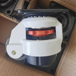 Roulettes pivotantes industrielles rétractables robustes 250 kg en aluminium. Roulettes de nivellement réglables en hauteur Iron Nylon Wheel Foot Master 60F - Product Image 2