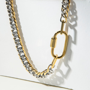 YF5139 Collier Chunky Imperméable en Acier Inoxydable Plaqué Or 18K avec Fermoir Fer à Cheval, Luxueux Collier Carabine Bicolore Bijoux - Product Image 1